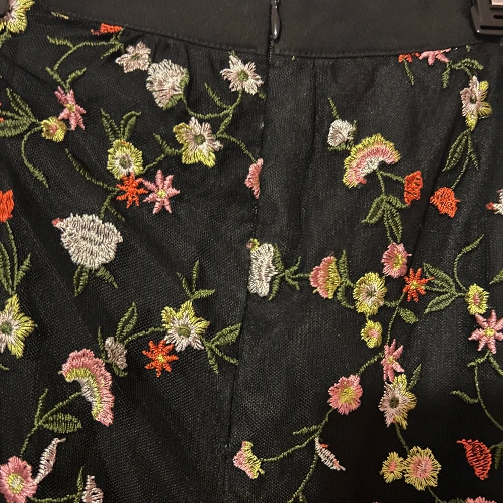 Forever 21 Black Floral A-Line Skirt - Picture 4 of 5